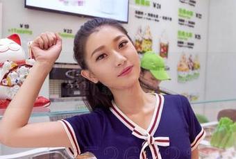 AISS爱丝(黄金版) – 逛街不止是购物，萱萱的这作品让人忍不住想下载一份留念。