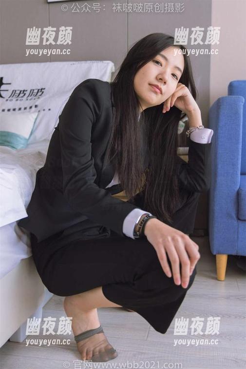 BoBoSocks袜啵啵-甜甜圈 BoBoSocks袜啵啵 - 化身观察者,在线看“甜甜圈”的裸足花絮,一言不发却意有所指。