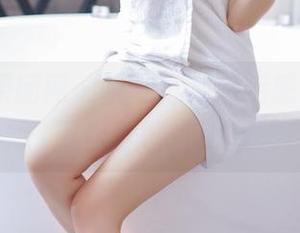 GIRLT果团网 – 私房泳池观后感，龚玥菲带你再想想水温
