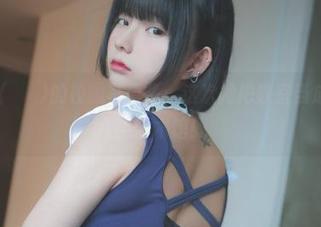 Hizzy(히지)的校园写真集：这次她把教室当成了超现实艺术馆！
