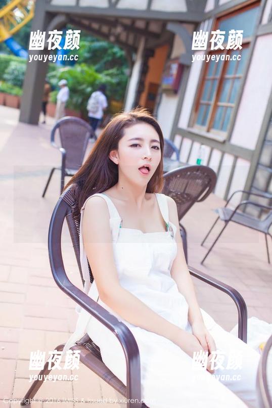 IMiss爱蜜社-Angela小热巴 IMiss爱蜜社 - 原图一发,Angela小热巴的黑丝穿搭,引爆“热巴小队”的争论,谁才是女神!