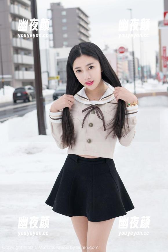 MiStar魅妍社-糯美子Mini MiStar魅妍社 - 糯美子Mini归来!白丝图片:看她与腿部的完美搭档