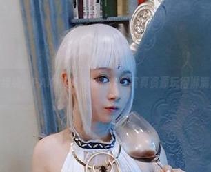 烟气缭绕,PAKI酱如何将旗袍与写真资源玩得淋漓尽致