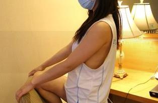 Rosalind在ROSI黑边蕾丝里的样子,确实把美图拍成了轻松的巧合。