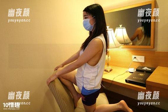 ROSI口罩 Rosalind在ROSI黑边蕾丝里的样子,确实把美图拍成了轻松的巧合。