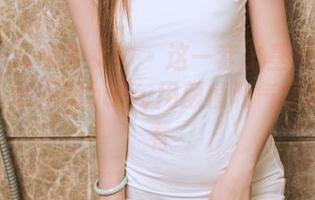 TouTiao头条女神 – 这一套比基尼难道是魔法?杨漫妮baby用颜值和气场撩翻所有