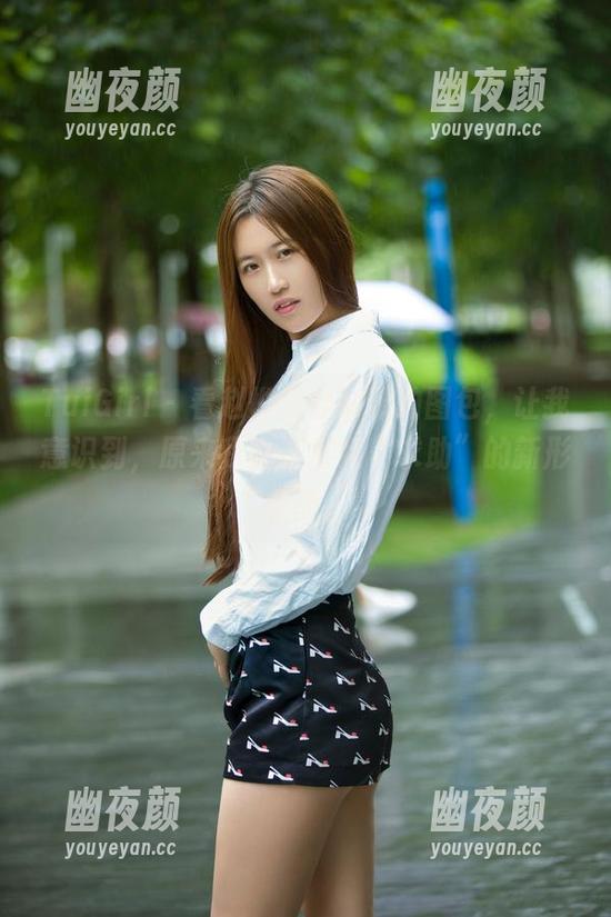 TuiGirl-赵惟依 TuiGirl - 看赵惟依穿制服的图包,让我意识到,原来我也挺喜欢“求助”的新形象的。