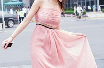 TuiGirl推女郎 – 不只是高跟鞋,王依萌最新套图里的气场才厉害