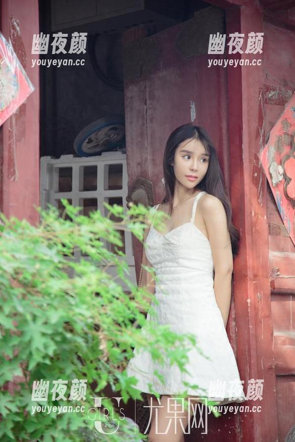 UGirls尤果网-顾欣怡 UGirls尤果网 - 网盘中的顾欣怡——当牛仔裤与写真碰撞,火花是不是很迷人?