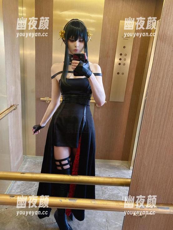 Vinnegal Vinnegal的新套装为更新美图增添了一点光彩,让你每天都有“好想变成她”的氛围围绕!