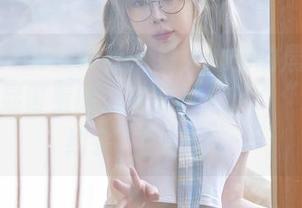 XINGYAN星颜社 – 投入心情的晨晨Cherry稍显害羞的泳衣原图,办了“海边小约会”的样子。