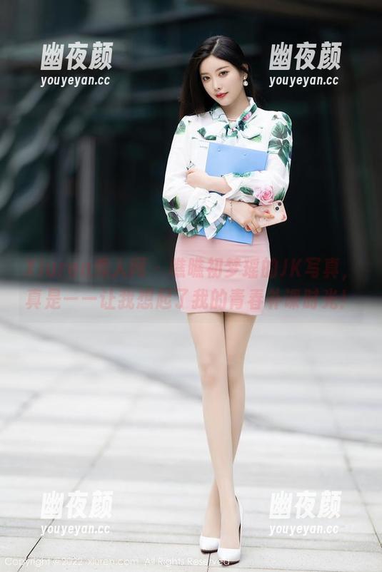 Xiuren秀人网 - 瞧瞧初梦瑶的JK写真，真是——让我想起了我的青春补课时光！