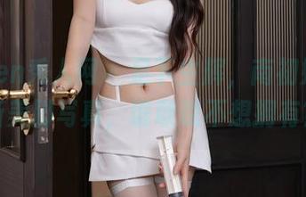 Xiuren秀人网 – 足下生辉，南初妹妹的新美脚写真，谁敢说不想拥有？