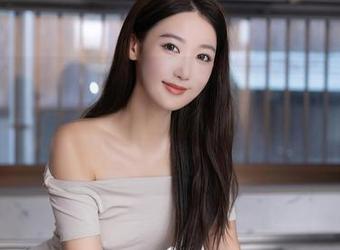 Xiuren秀人网 – 安然anran的写真集分享——总觉得她的礼服能比我所有衣服都好。