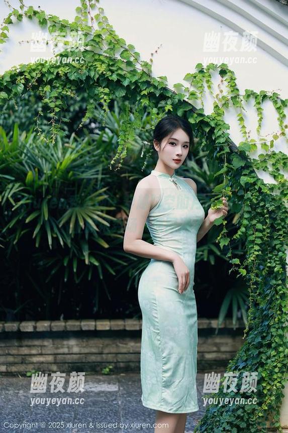 Xiuren秀人网 - 穿越时空的月夕Lily：网上旗袍秀场，原图送上！