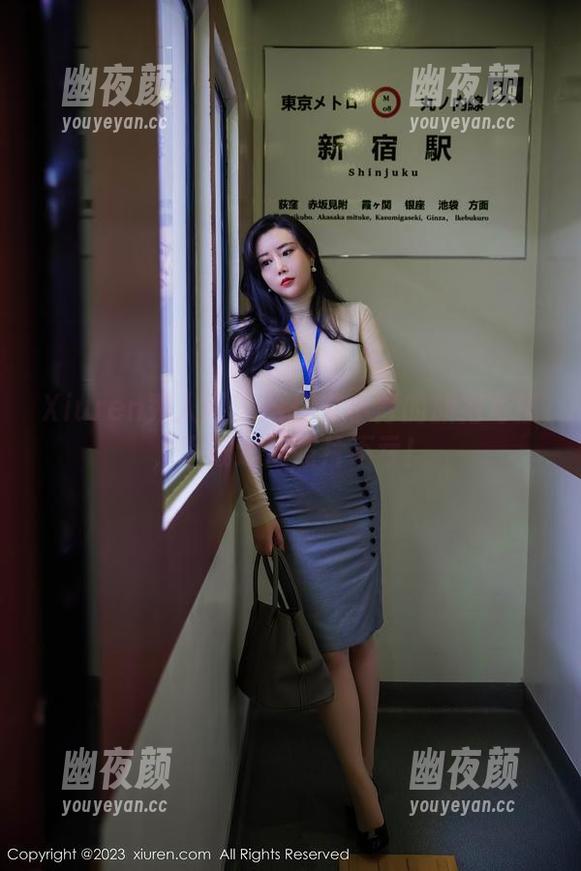 Xiuren秀人网 - 给你艾小青的旗袍写照，下载这波照片不亏！