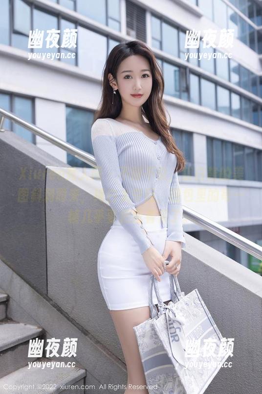 Xiuren秀人网 - 不得不说，萌白酱的美图斜刺而来，纯白太夺目，图包里的每一帧几乎要把我看呆了。