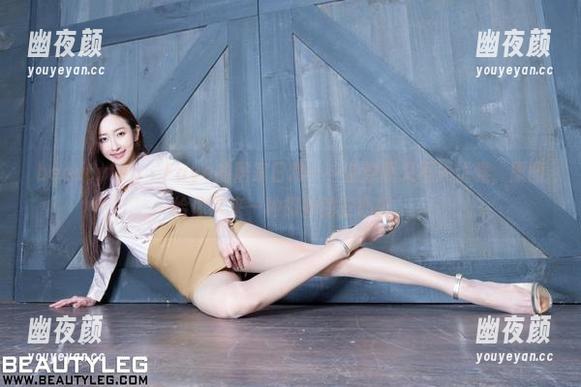 beautyleg-Faye beautyleg - Faye的居家日常——随意而又不失优雅,原图给你带来一种微妙的安心感。