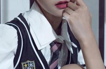 丽柜 – 小發的写真集,只想说:“在氛围灯下,肉丝好像有点灵动”,下载一下不吃亏!