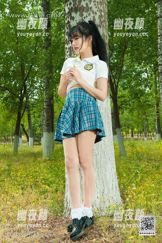 丽柜-文欣 丽柜 - 私拍日常:文欣的美脚套图已上线,请自取!
