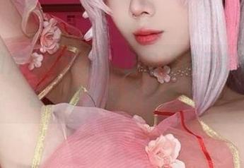 九言图库中的女孩,作品让你只想悄悄翻看,却又舍不得合上。