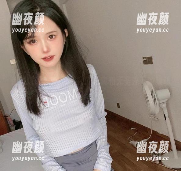 倦倦喵 倦倦喵的JK书包,它的真实和无圣光下的躁动。