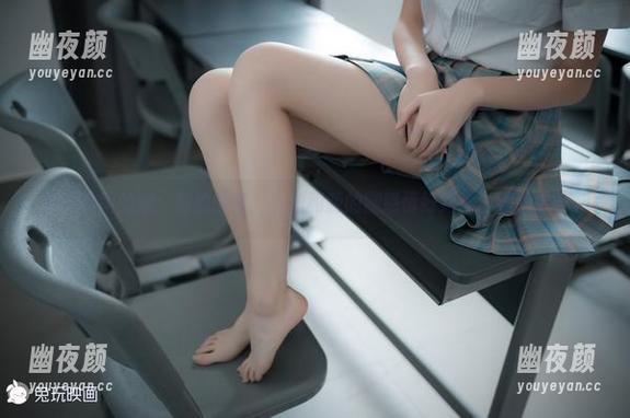 兔玩映画 兔玩映画的腿:私拍图集,白丝和我的腿感情好到连小腿都嫉妒。