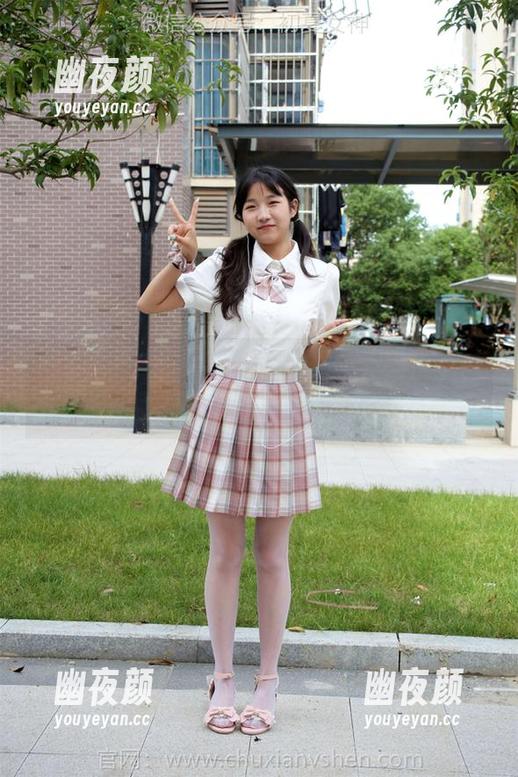 初夏女神-柒柒 初夏女神 - 柒柒的写真更新,恨晚,不如恨得更彻底一点?