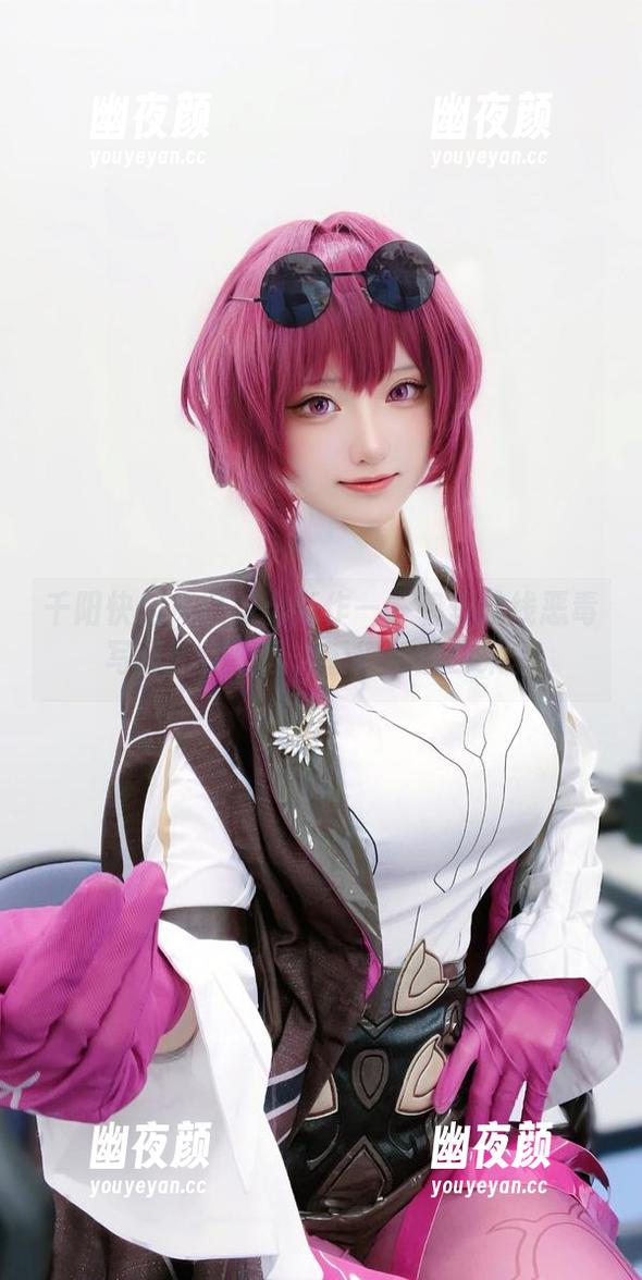 千阳快起床 千阳快起床又放出新作——碧蓝航线恶毒写真,愣是让人看得目瞪口呆。