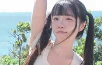体操服少女来啦!可可小白兔在cosing的弹跳时刻