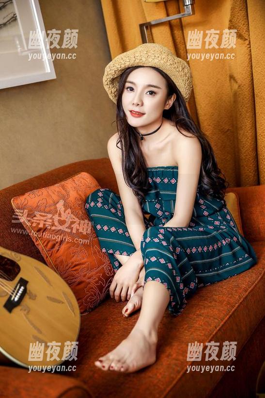 头条女神-JennyR 头条女神 - JennyR黑色图集,确保你下载了最佳选择!