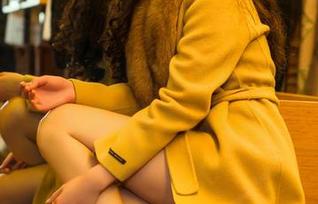 头条女神 – 套图里的杨曼妮,宫廷小肚兜让人想多了些,哈哈。