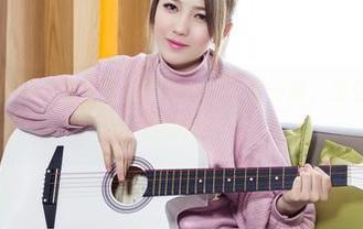 头条女神 – 钟晴,这图集里的白色,不太一般,怎么处理的,真佩服她。