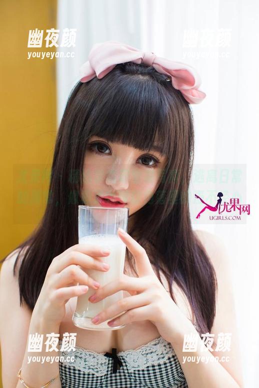 尤果网-李焱 尤果网 - 精选李焱职业装写真,逃离日常的庸常,像极了咖啡馆角落里的漫不经心。