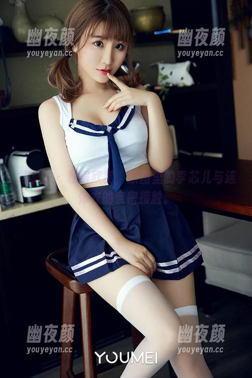 尤蜜荟 - 私房欣赏，原图里的李芯儿与连体衣的亲密接触。