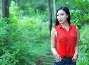 推女郎 – 看,一直在找灵感的Lina,她的套装搭配配得真绝,美图已经亮起!
