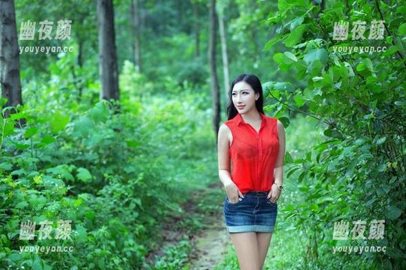 推女郎-Lina 推女郎 - 看,一直在找灵感的Lina,她的套装搭配配得真绝,美图已经亮起!