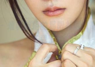 推女郎 – 难以抗拒的易阳礼服,高清都要下载了!