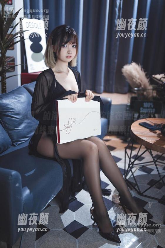 洛桑w伊梓 “透明”的洛桑w伊梓,你能在图包里找到线索吗?小心你的眼睛哦!