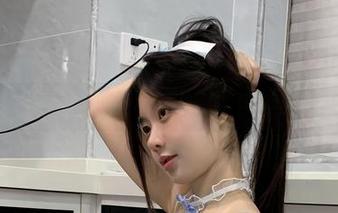 微密圈 – 火龙果羊泳池写真集:下载的同时,你也在变成‘水中仙’?