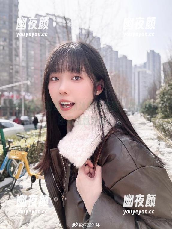 未被发现的炸酱沐沐白丝原图，你别说，还有点意外哦！