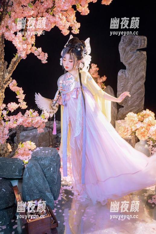 爆机少女喵小吉 白衬衫大作战:爆机少女喵小吉的图包资源如何让你发生穿搭革命?