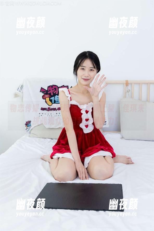 物恋传媒 - 全新短裙写真集上架，佳琪来挑战观众的自我控制能力！