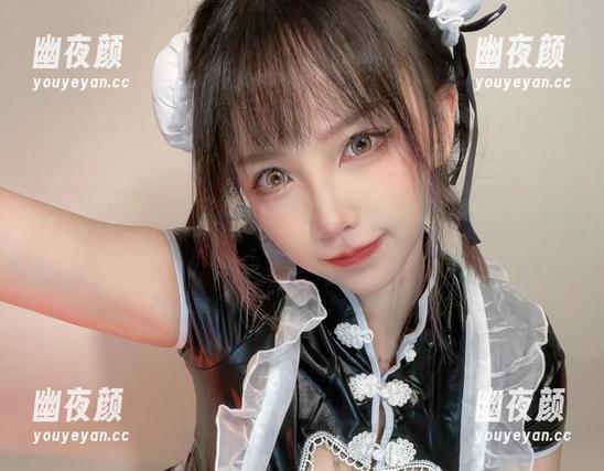 狐洛洛子 狐洛洛子的吊带写真集,下载后能不能提升我的穿搭水平?
