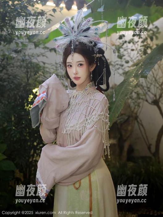 秀人网-UU阿文 秀人网 - 白色与无圣光的完美结合,UU阿文原图实在是耐看又好玩