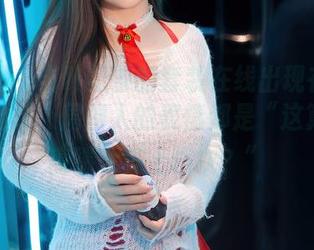 秀人网 – 当叶初雪的套装在线出现在高清屏幕上时，周围人的表情都是“这算什么高端大气上档次？”