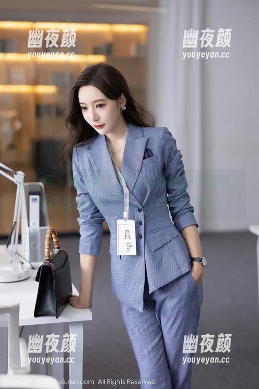 秀人网 - 周于希Sally的新作品集更新，运动美腿成就引人瞩目的风景线。