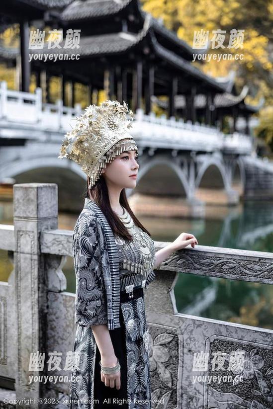 秀人网 - 小泡芙winna的短裙图包：完全免费，但你敢承受这些视觉冲击吗？