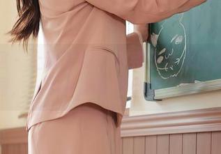 秀人网 – 上课了吗？小纯子带来的教室套图，一不小心就开小差了吧……