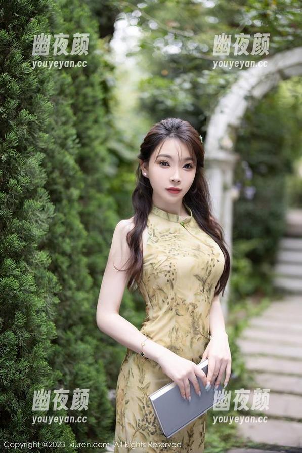 秀人网 - 不得不说，最新图册里的徐莉芝Booty，高跟鞋和她的姿态是绝配呀。